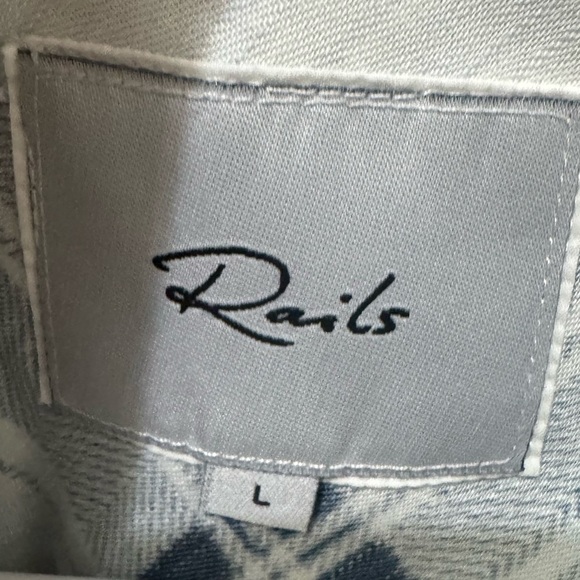 Rails Carter Blue and White Plaid Button-Down Shirt Size Large - Picture 4 of 5